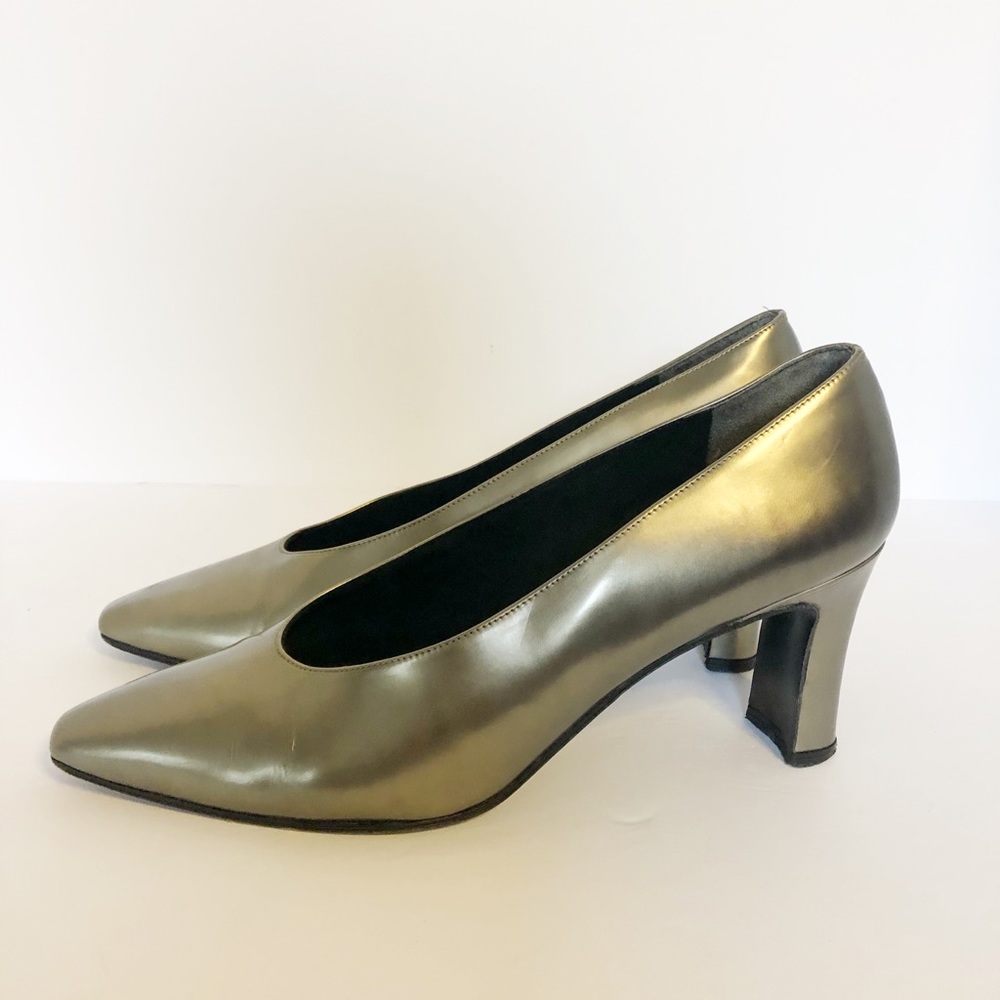 Stuart Weitzman Vintage Gold Pumps - Picture 2 of 7